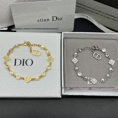 Brățară Trendy cu Lanț Plin de Diamante Incrustate și Etichetă CD la Capăt