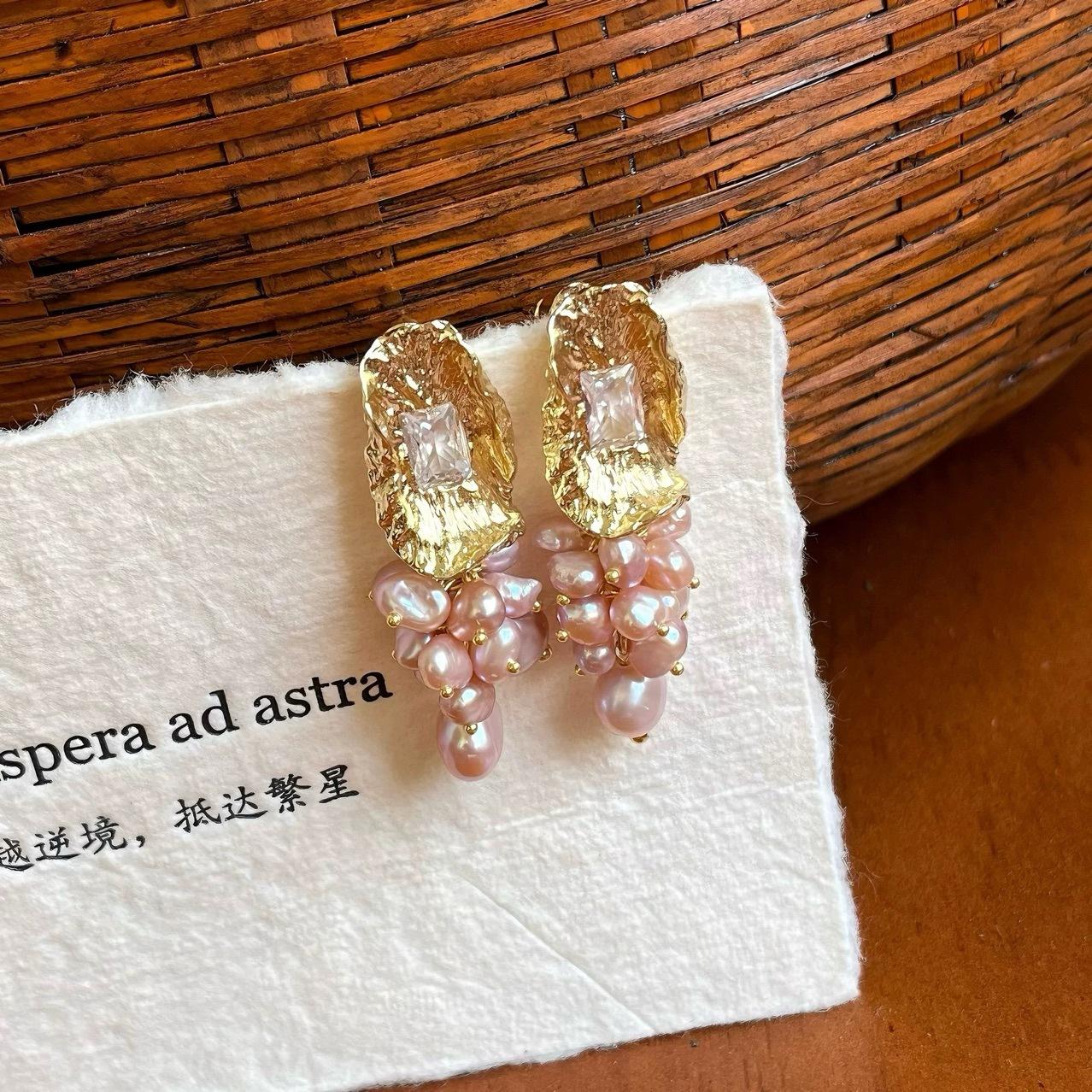 

Hong Kong style purple taro high-end fashion stud earrings natural purple baroque freshwater pearl earrings warm color silver needle Silver needle/zircon inlay