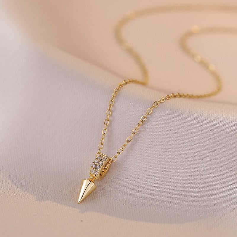 Women's Fashion Heart Pendant Necklace - Elegant, Simple Design, Versatile Clavicle Chain Jewelry