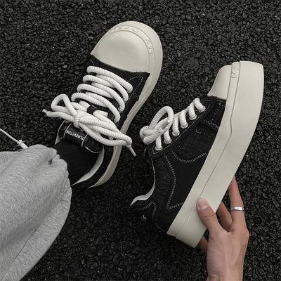Frühling schwarz-weiße Canvas-Schuhe Plattformerhöhung lässige Schuhe mit großer Spitze Nischen-bequeme Board-Schuhe