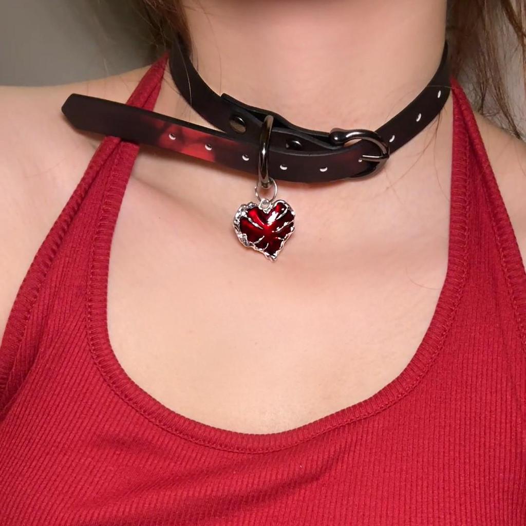 Chique Pittige Meisje Leren Bel Choker Ketting – Uniek Minderheidsontwerp