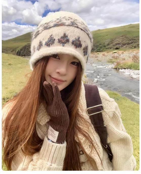 Japanese Fair Isle Women's Knitted Wool Hat - Warm, Versatile, Ear-Protecting Winter Beanie.