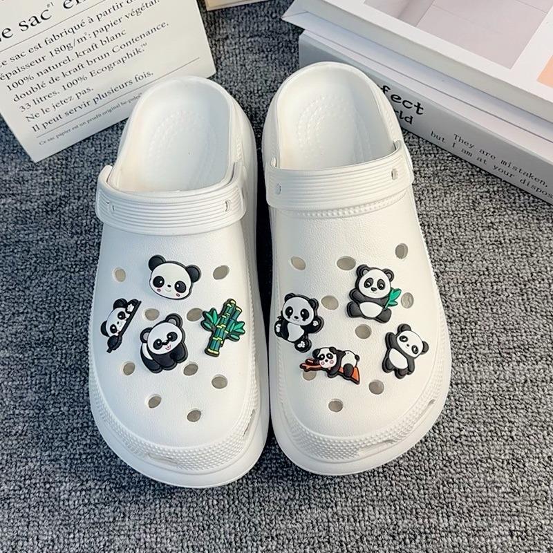 8 Stück Mode Schuhanhänger für Clogs Set Zubehör Lochschuh Schnalle Niedlicher Panda Bambusblatt DIY Schuhdekorationen