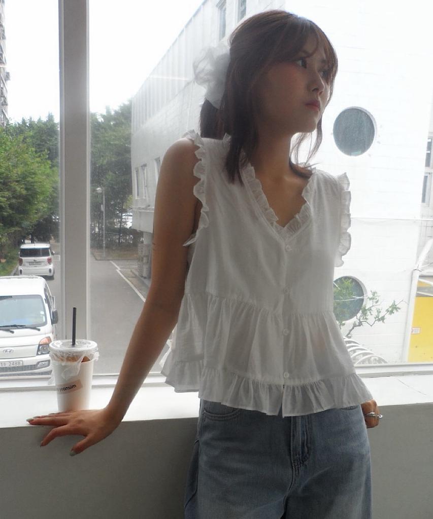 APOEM Frill Blouse - 2 Colors