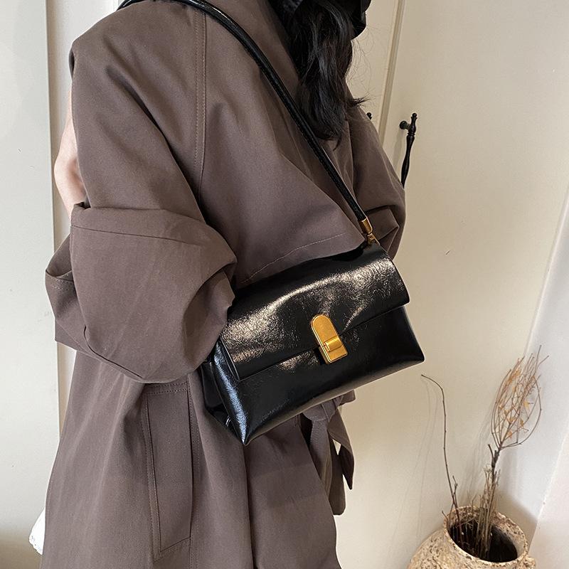 Retro Small Square Bag Women's Autumn and Winter New Shoulder Underarm Bag Texture Commuter Messenger Bag