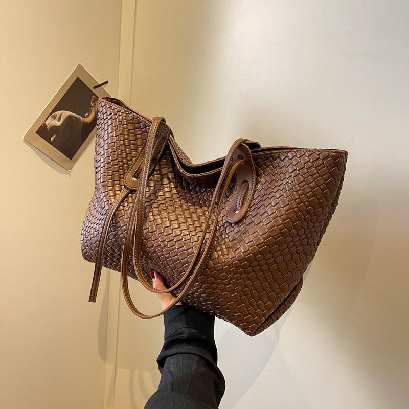 2026 Women Tote Bag Versatile Texture Retro Solid Luxury Designer Large Capacity Handbag New Ladies Commuter Bags Shopping Trav