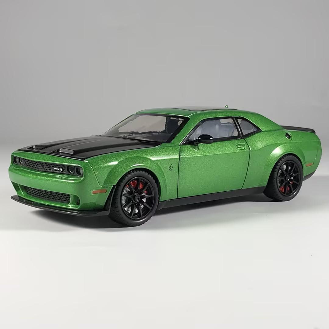 

1:24 Dodge Challenger Hellcat Redeye Flash Version Литий Металевий Модель Автомобиля Американський М язовий Автомобіль Настільний Комп ютерний Декорація Подарунок зелений