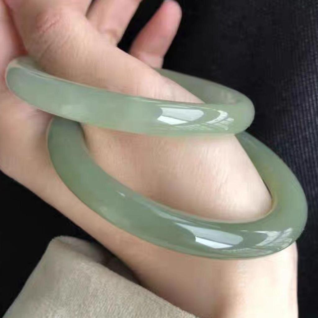 One-Step Glass-Like Jade Bangle: Xiaohongshu Style, Natural Buzhichun Ice-Clear, Women's High-Ice Round Design.