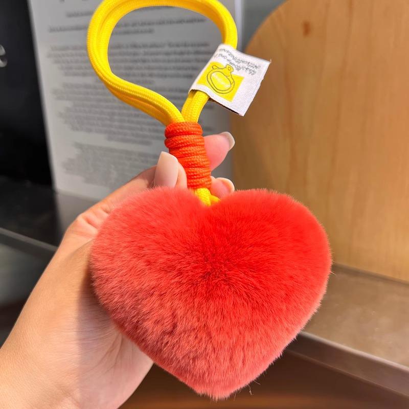 Uroczy brelok/zawieszka w kształcie serca z futra królika rasy rex - pluszowa zawieszka do torby w kształcie serca