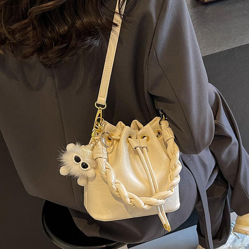 Bucket Bag 2025 Spring New Shoulder Bag Pumping Strap Korean Version Fashion Women's Bag High-end Sense Niche Fashion Women's Bag