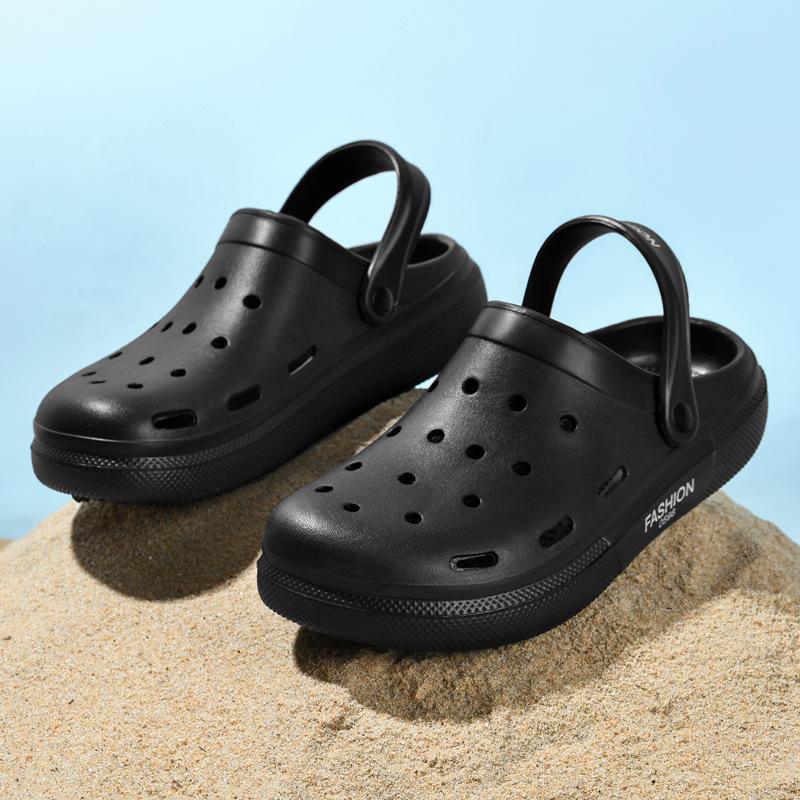 New fashion casual beach baotou couple going out fashion trend non-slip slippers summer wear ultra-light hole shoes