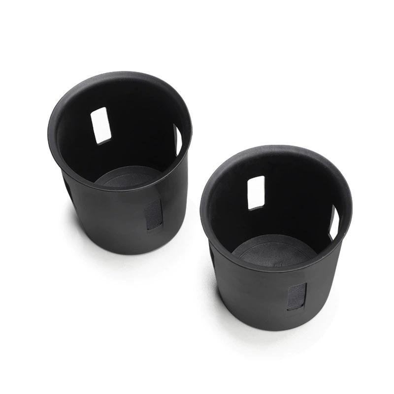 Pasuje do uchwytu na kubek w konsoli Xpeng G6 '23-'24 i organizera na napoje w schowku Xpeng G9 '24-'25