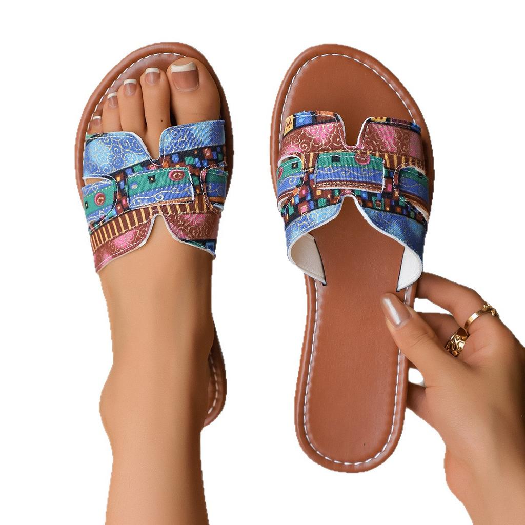 Europe, America 2025 summer new flat-bottomed large-size slippers women's outer wear color matching word with open toes 36-42