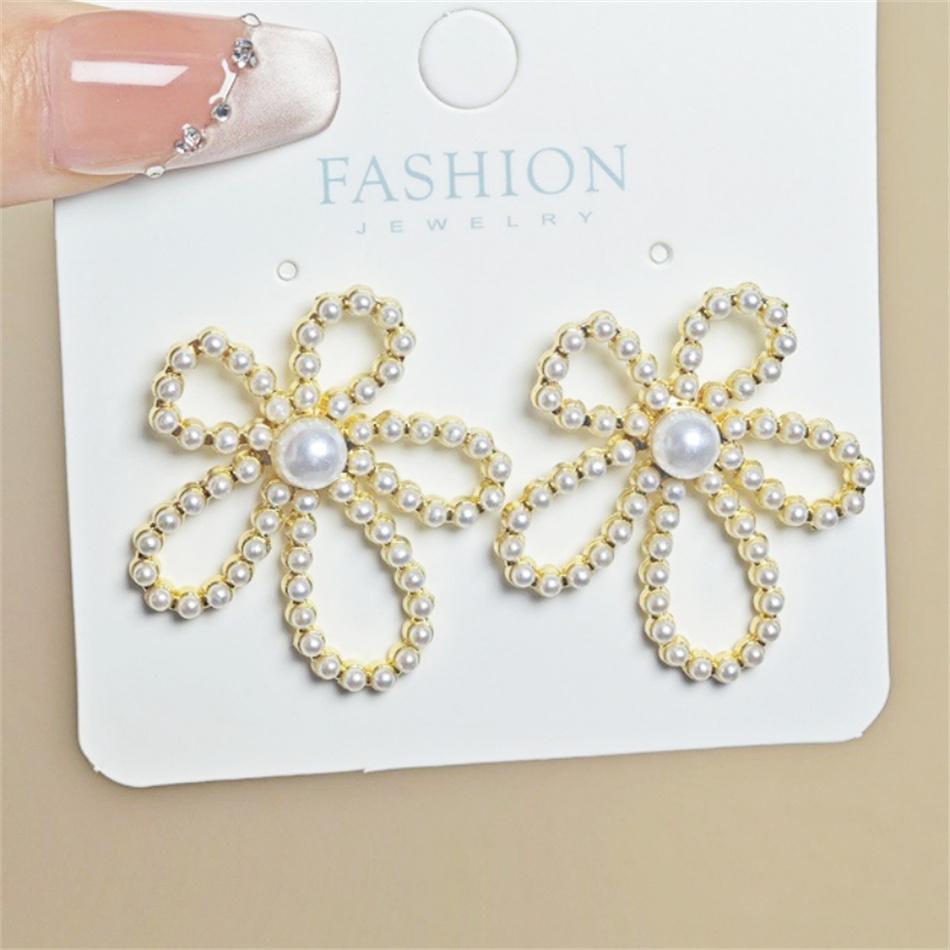White Pearl Hollow Big Flower Stud Earrings for Women Jewelry Boucles D'oreilles Pendientes Valentine's Day Girl Gift