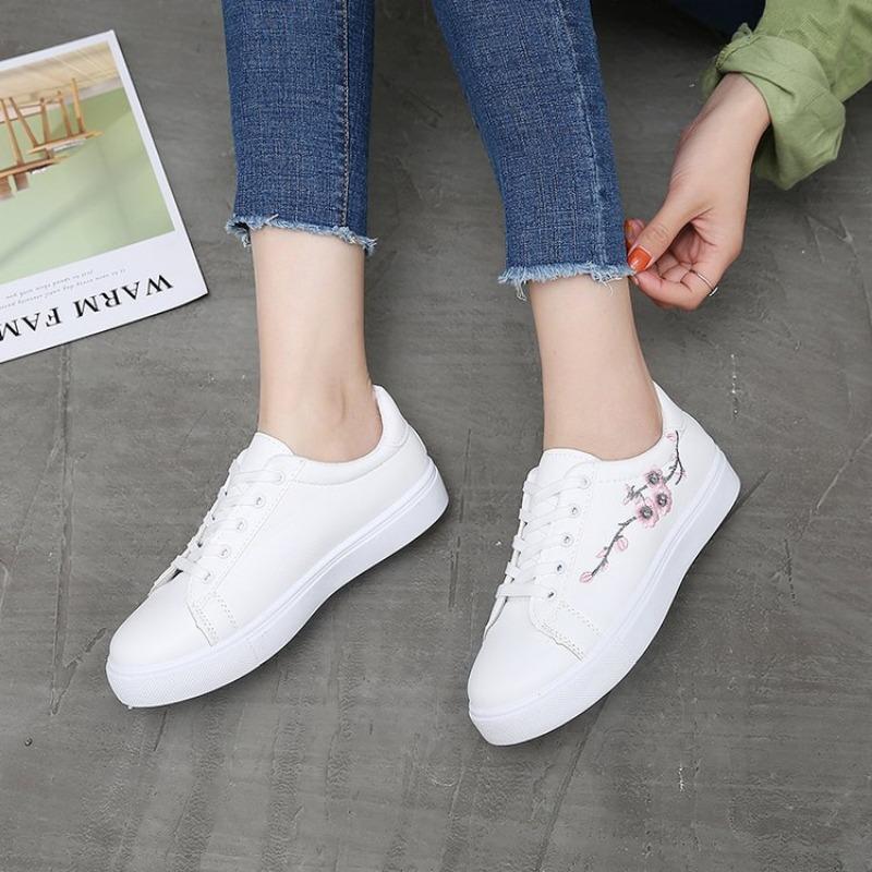 Weiße Schuhe für Damen Herbst Neue flache Turnschuhe Internet Celebrity Casual Non Slip Student bestickte Sportschuhe