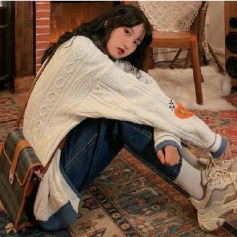 Women Heart Embroidered V-neck Cardigans Lazy Style Loose Contrasting Long Sleeved Sweater Autumn Femlae Versatile Comfortable Single Breasted Coat