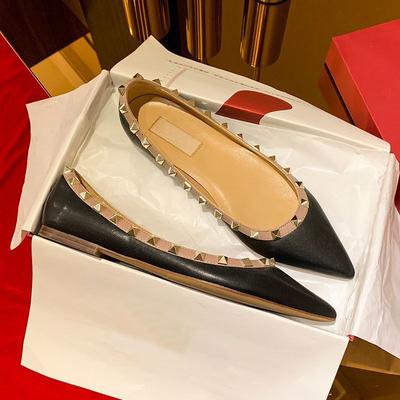 Liuding Flat Shoes Women's Single Shoes Women's Fashion Shallow Mouth Soft Sole Small Fragrant Wind Rivet Pointed Tip Ladyshoes Women's New Models