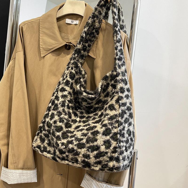 Korean Version of Ins Plush Leopard Print Tote Bag for Women Autumn and Winter New Large Capacity Commuting One Shoulder Underarm Bag for Women
