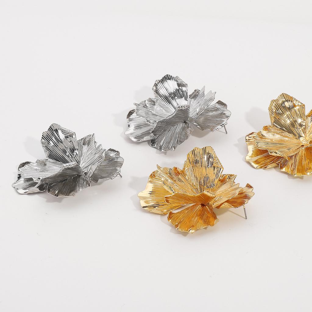 Women European American Fashion 3D Flower Stud Earrings Senior Sense Metal Stripe Ear Jewelry For Women