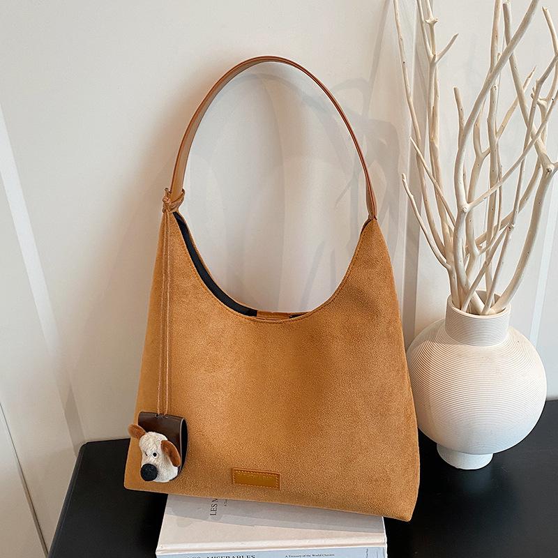 

Ретро сумка большой вместимости женская новая осенне-зимняя на плечо, высококлассная повседневная сумка-тоут для通勤 Without pendant коричневый