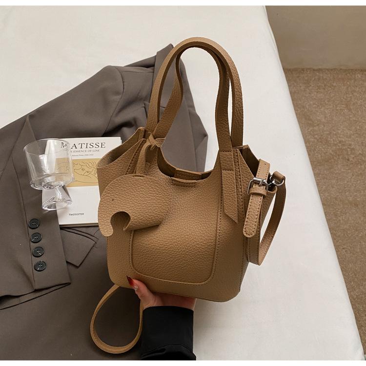 Fashion Foreign Style Portable Bucket Bag Women's New Versatile Shoulder Bag Large Capacity Simple Commuter Messenger Bag
