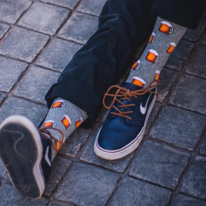 1 Pair Men's Fun Hip Hop Skateboard Beer Happy Art Print Mid Socks, EU38-46
