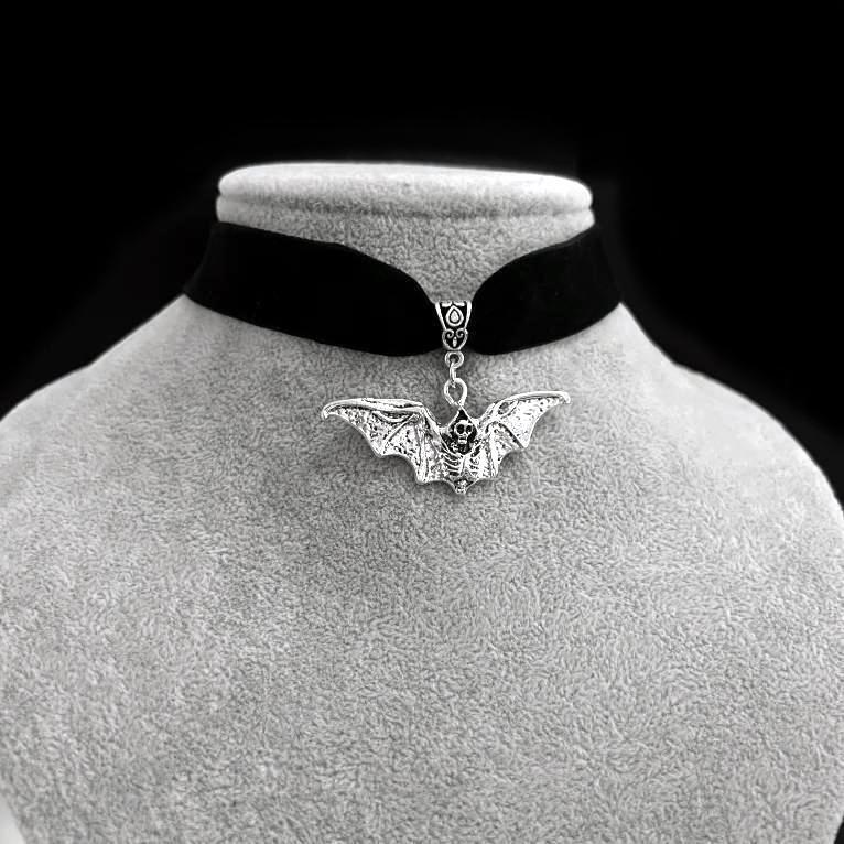 

Dark Gothic Bat Skull Pendant Necklace