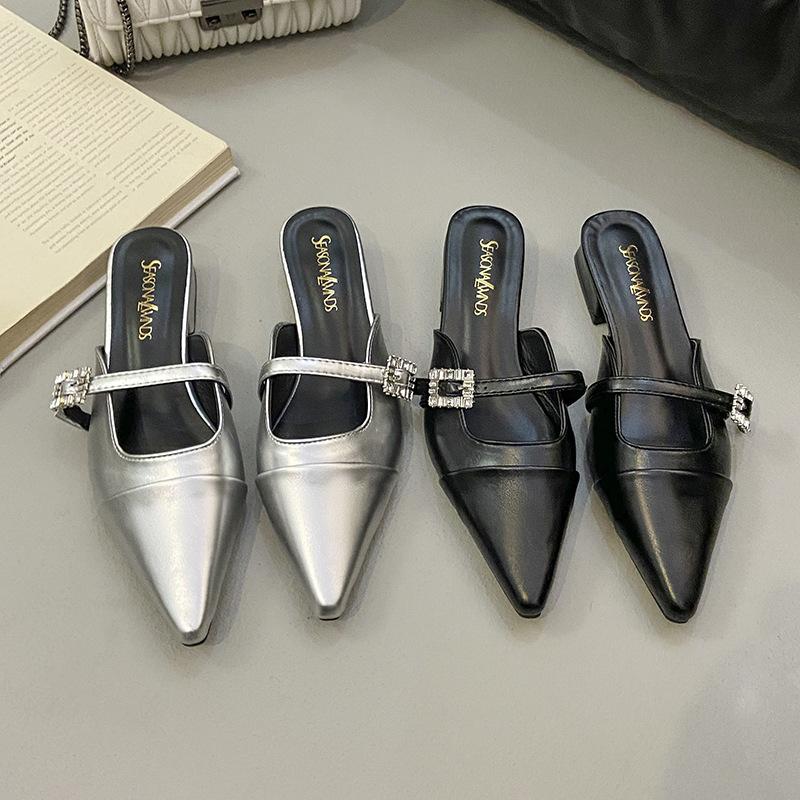 Printemps 2025 nouvelles demi-pantoufles à talon épais à bout pointu à enfiler chaussures pour femmes à porter à l'extérieur chaussures Mary Jane argentées