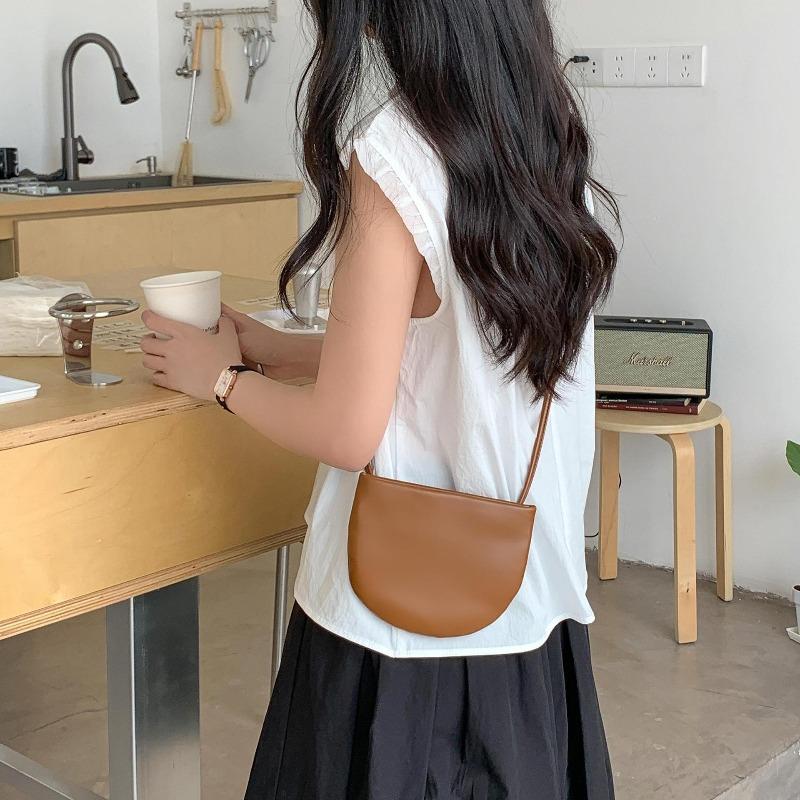 

New neck-hanging mni small bag, crossbody semicircular fanny pack, earphones, lipstick, single shoulder, saddle bag, women