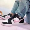 Ny Jordan 1 Mid Hvit Svart Lys Arktisk Rosa GS 555112-103