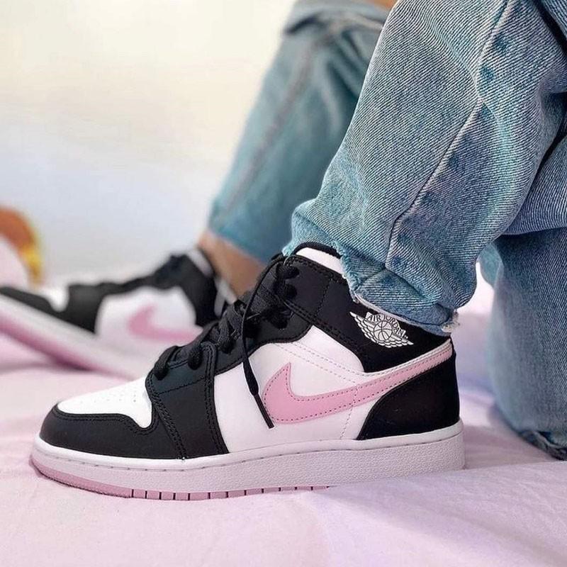 Ny Jordan 1 Mid Hvit Svart Lys Arktisk Rosa GS 555112-103