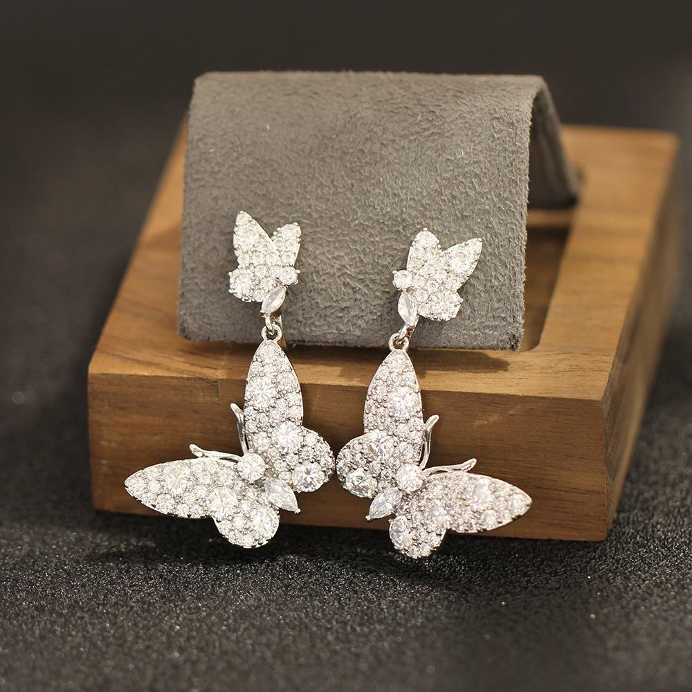 Light luxury exquisite double butterfly earrings, women's ear clips, high-end temperament fashion earrings, niche earrings without earrings