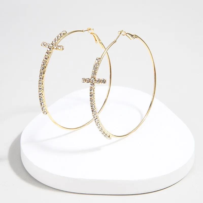 Orecchini a cerchio grandi lucidi con croce per donna, fibbie per orecchie con strass squisiti, orecchini geometrici di alta gamma, gioielli
