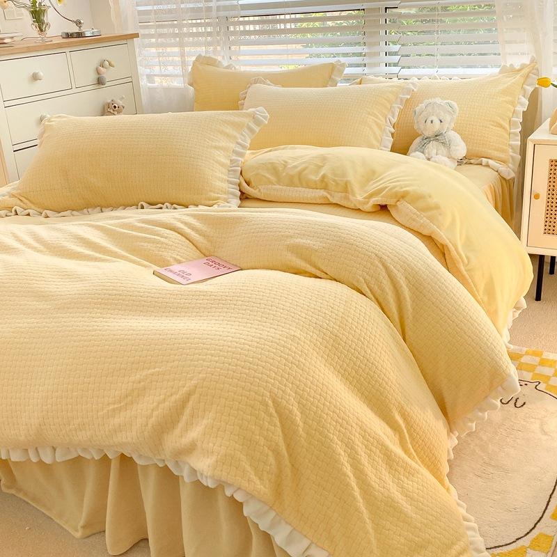 Winter Milk Flour Four Piece Set Solid Coral Flour Duvet Cover Thickened Double Face Flannel Antistatic Carved Flour