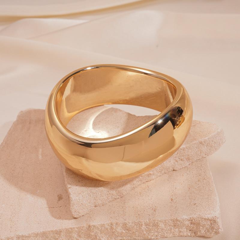 European and American Beige Irregular Geometric Resin Bracelet Light Luxury Temperament Bracelet Retro Exaggerated Jewelry Women
