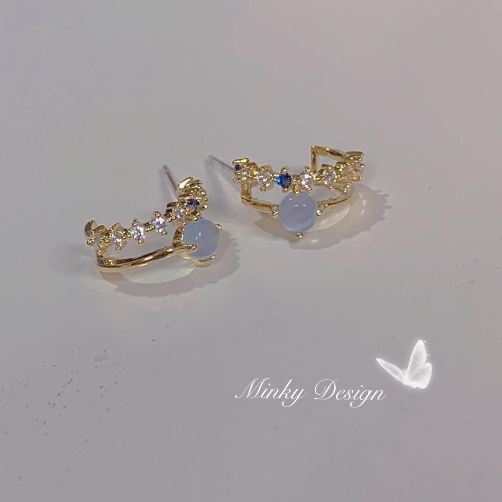 Delicate and small blue opal stud earrings for women, silver needle temperament zircon earrings C ring earrings.