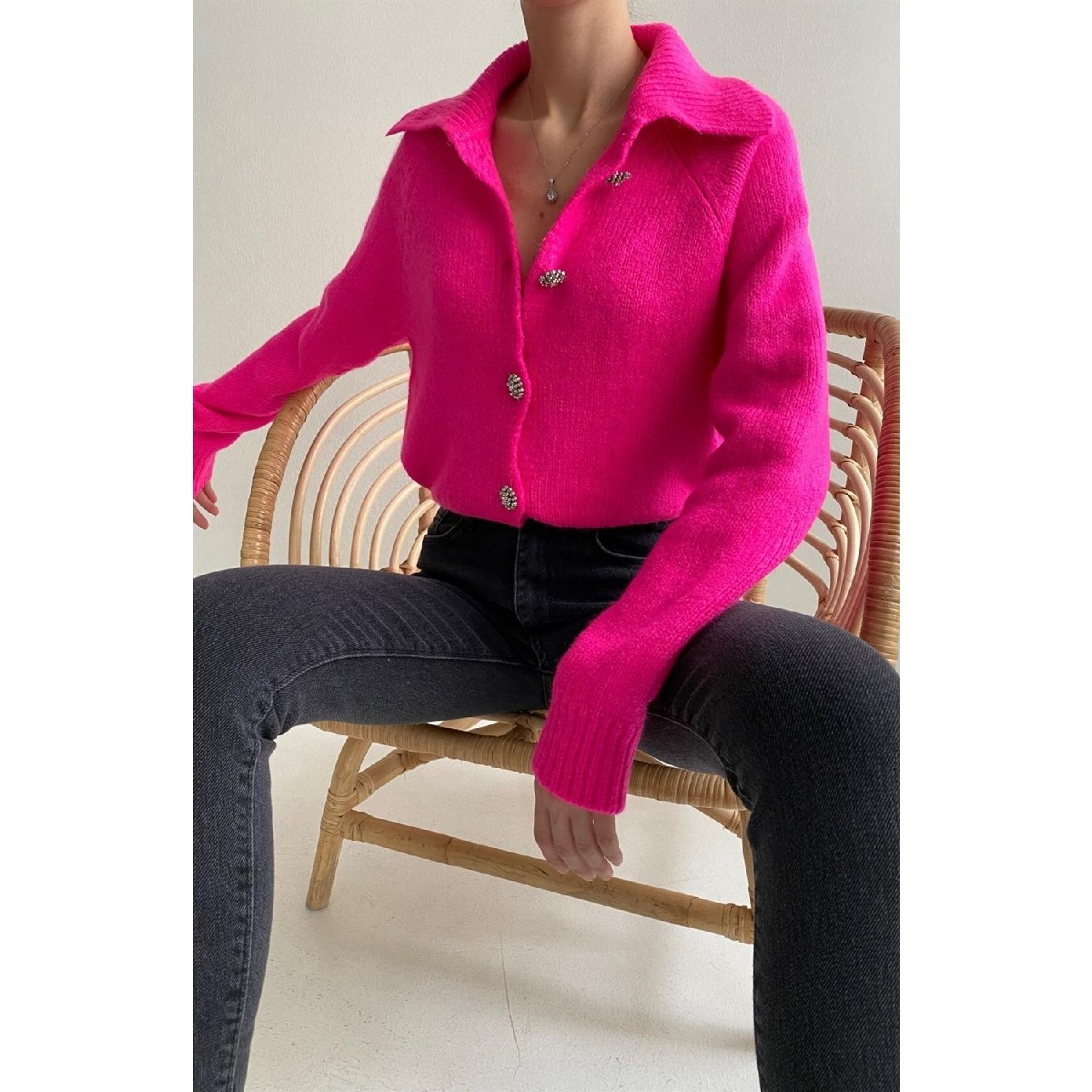 

Трикотажный кардиган с воротником-поло и каменными пуговицами Standart фуксия