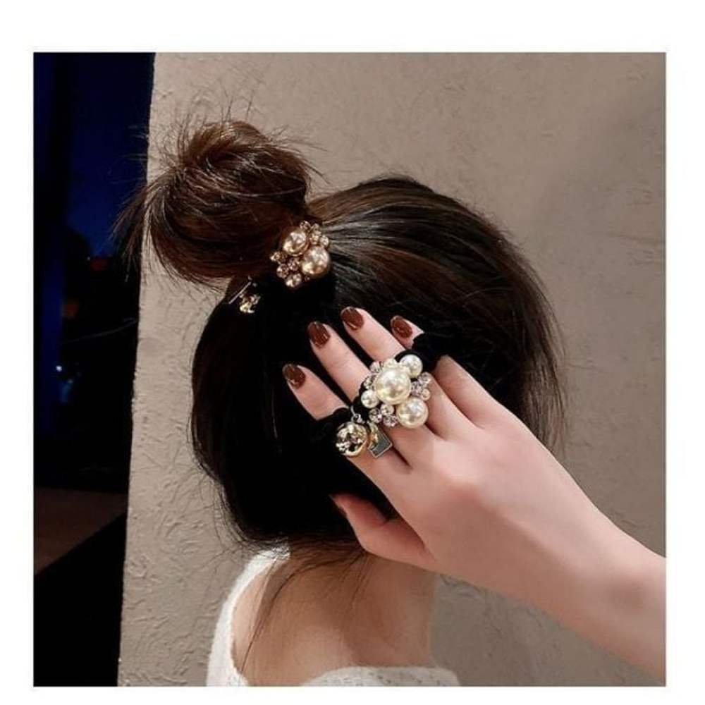 

День роскошной резинки для волос (Сараванг) Жемчужная резинка для волос Скранчи Базовая White pearl hair tie