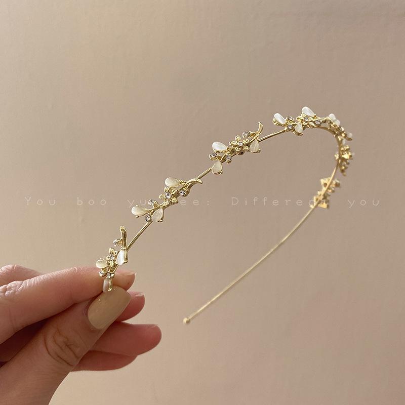 

Super Fairy Gardenia Cat s Eye Headband: Elegant 2025 Light Luxury Hair Clip & Broken Hair Organizer.