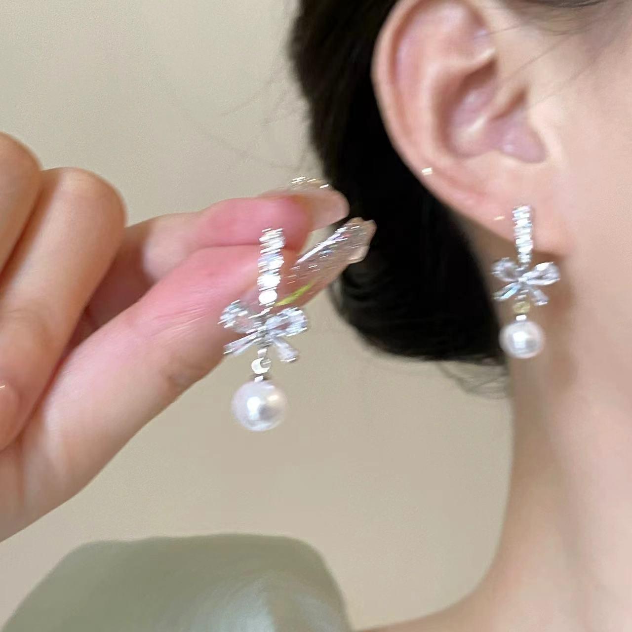 

Корейские серьги-кисточки из серебра 925 пробы с бантом и нишевым дизайном