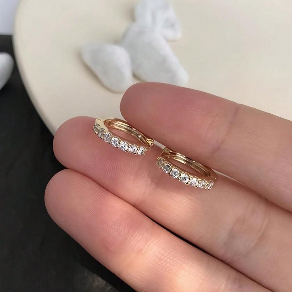 1 Pair of Women's Synthetic Zircon Earrings, Suitable for Daily Wear and An Ideal Choice for Gift Giving