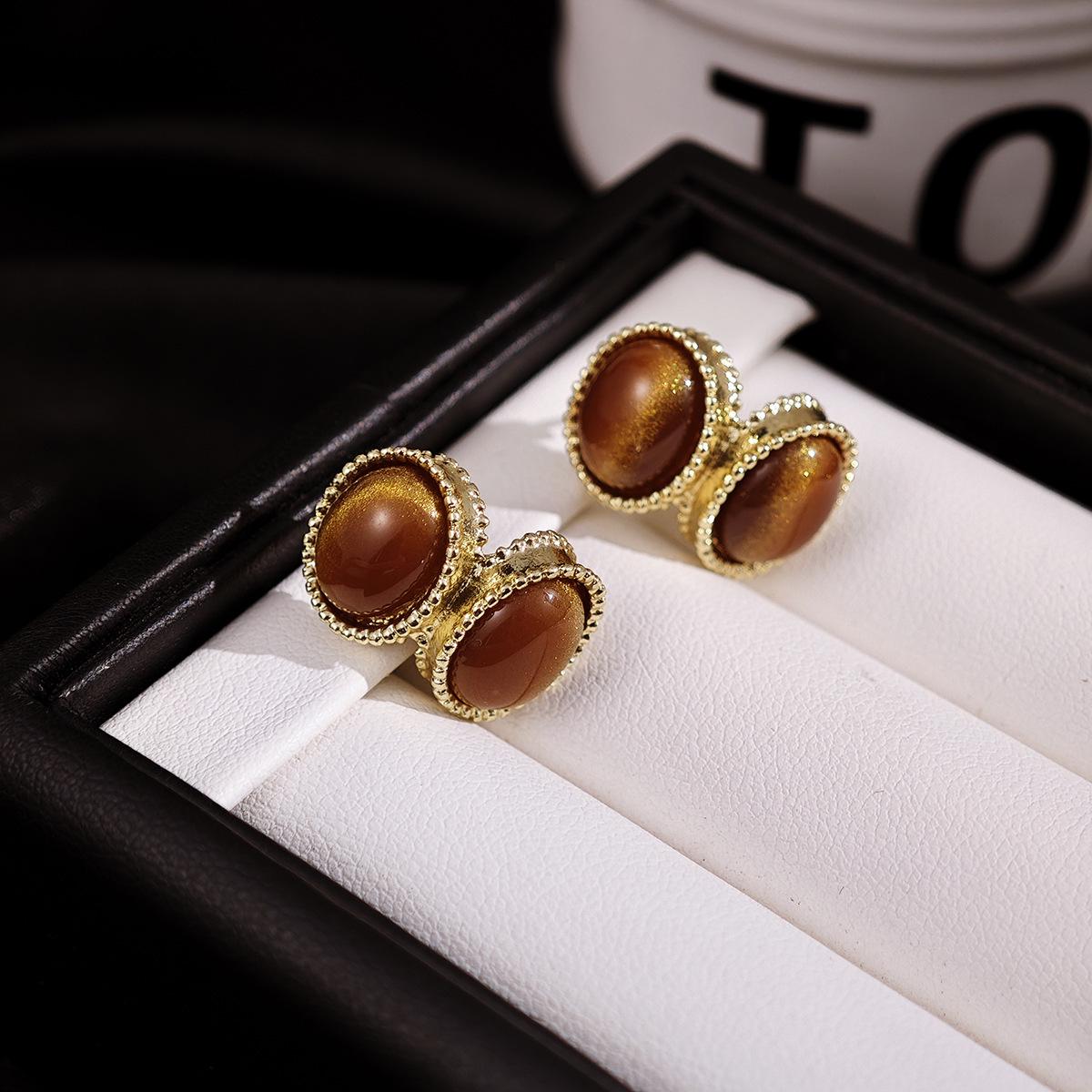 French Retro Luxury Gold Earrings: Oval Marbled Pearl, Silver Needle for Women