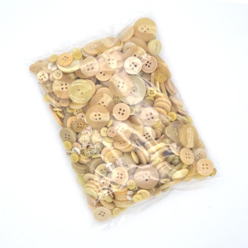 Jetzt verfügbar! Bunte runde Harzknöpfe für DIY-Bastelarbeiten und Knopfblumenprojekte.