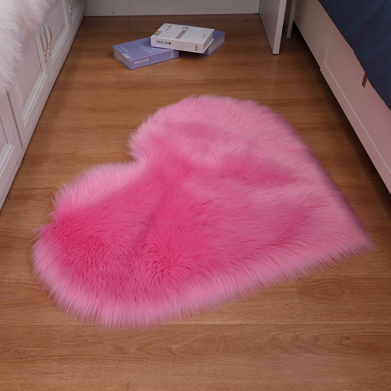 Heart-Shaped Plush Imitation Wool Rug and Cushion for Living Room or Bedroom