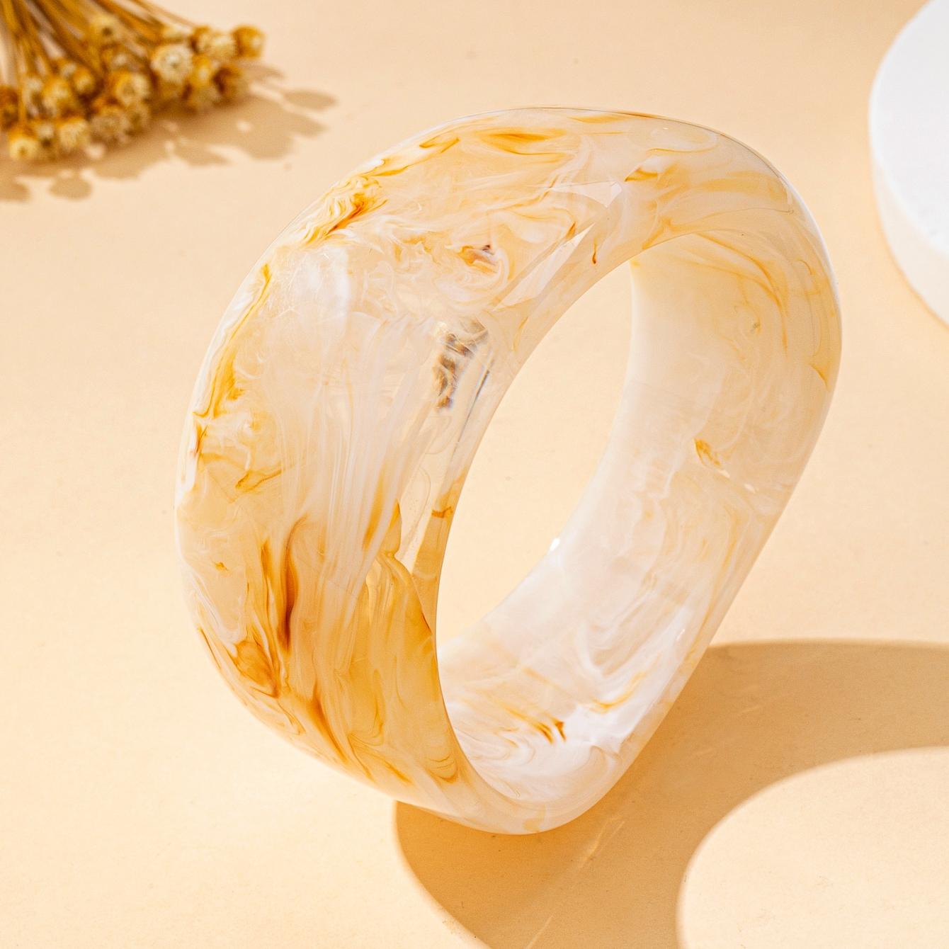 

One Piece Women s Fashion Bangle Hip Hop Punk Style Resin Wide Face Bangle for Daily Wear бежевый