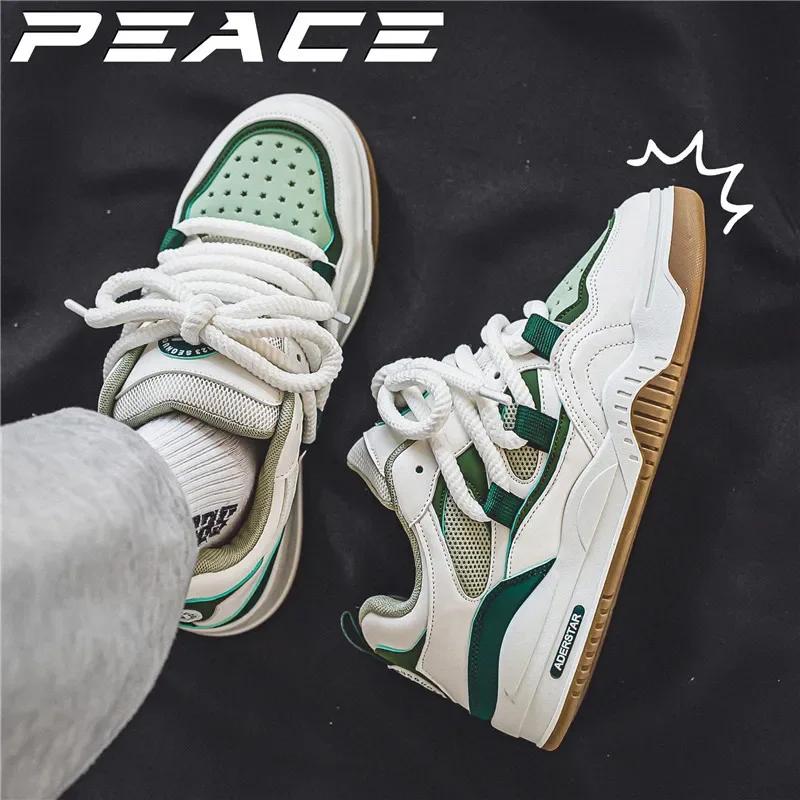 shoes Men's fashionable color blocked thick soled shoes, anti slip and comfortable skateboard shoes for outdoor walking trips