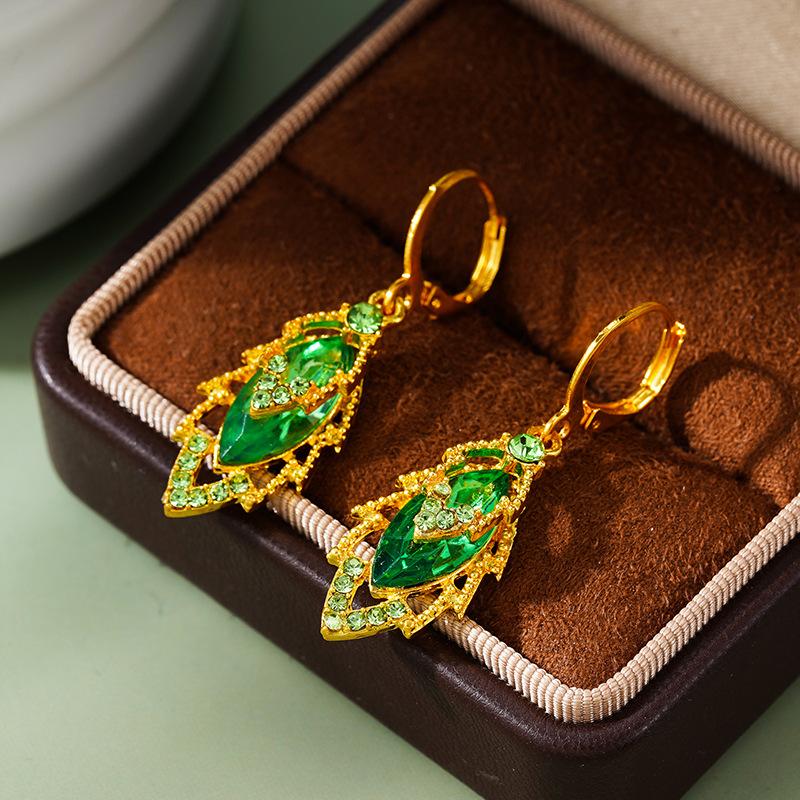 Green Maple Leaf Zircon Ear Clips Unique Design Elegant Earrings Versatile Fashion Ear Accessories