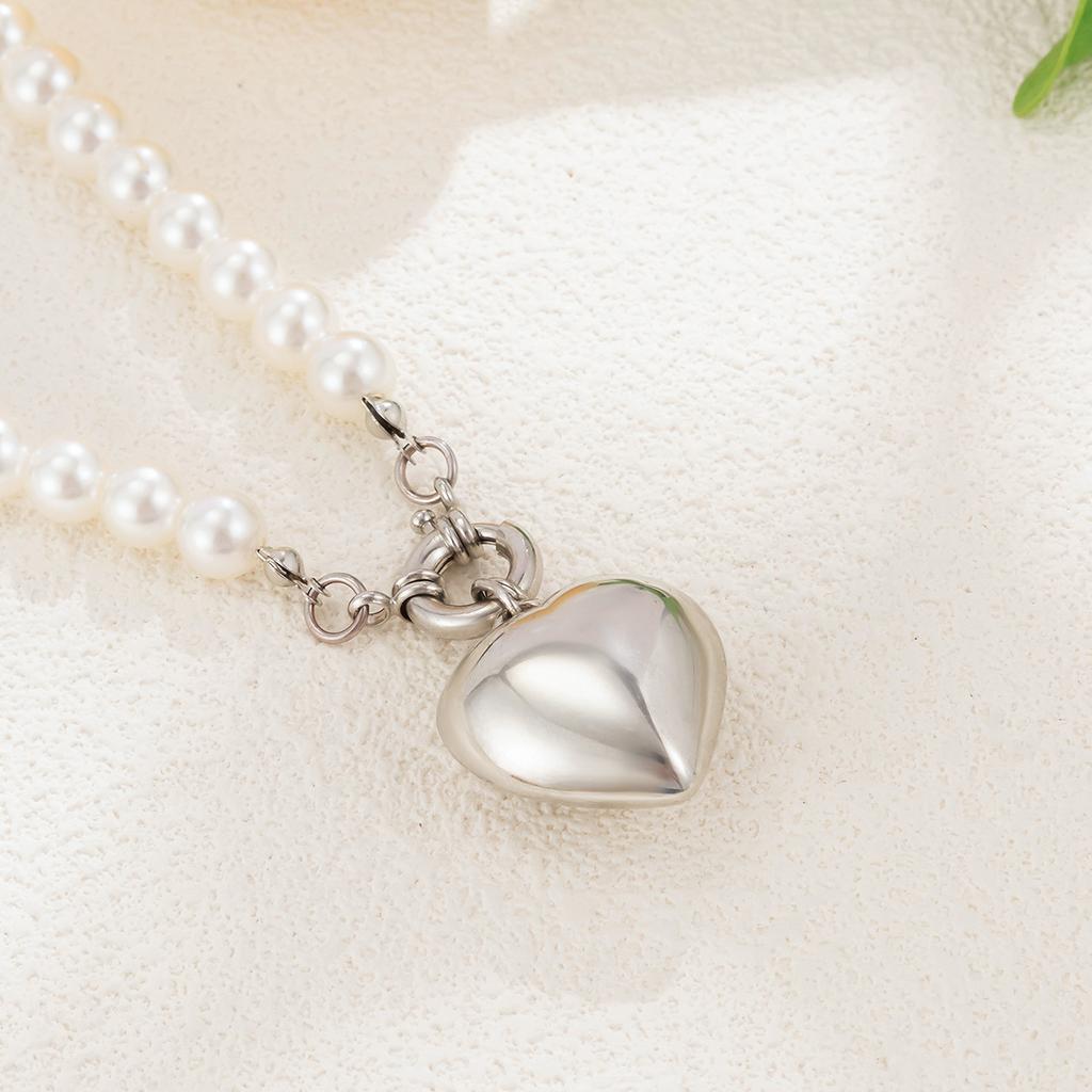 Metal Love Pendant In Europe and America, Imitation Pearl Necklace Fashion Winding Multi-layer Beaded Collarbone Chain Necklace