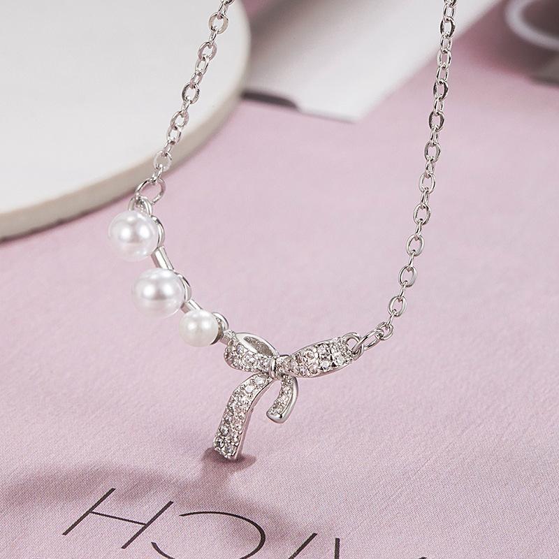 Ladies Crystal Pearls Bowknot Pendant Necklace Jewelry