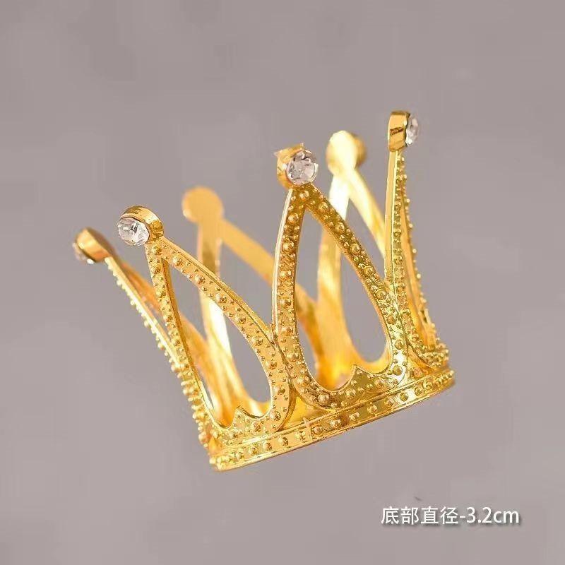 

Реквізит для вечірки до дня народження Десерт Випікання торта Прикраса Стрази Розмір перлини Корона Орнамент